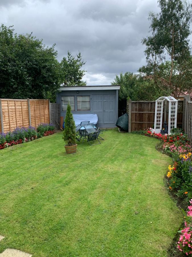 Modern Studio In Greenford, Free Wifi, Parking & Streaming Services Ealing Exterior photo