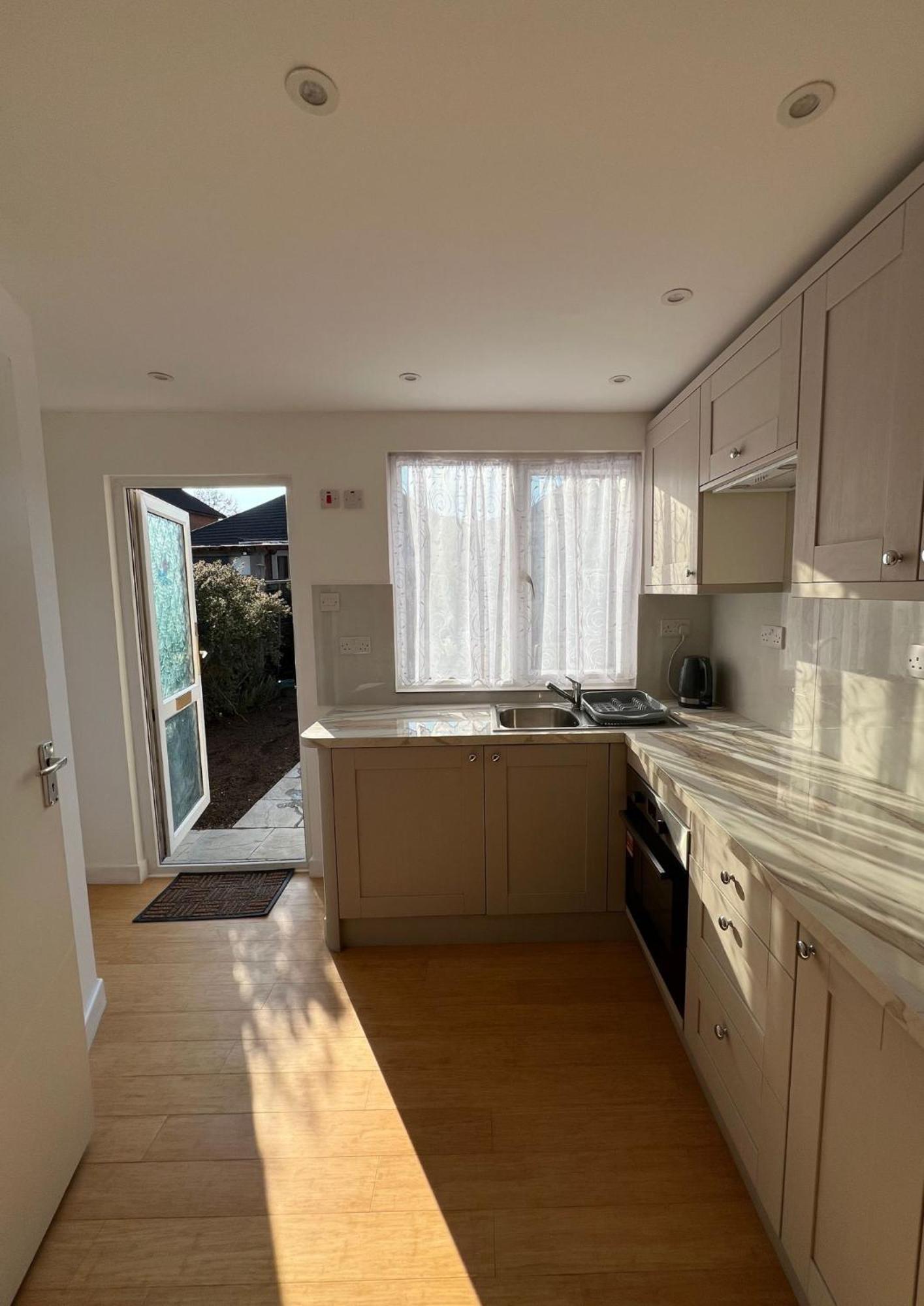 Modern Studio In Greenford, Free Wifi, Parking & Streaming Services Ealing Exterior photo