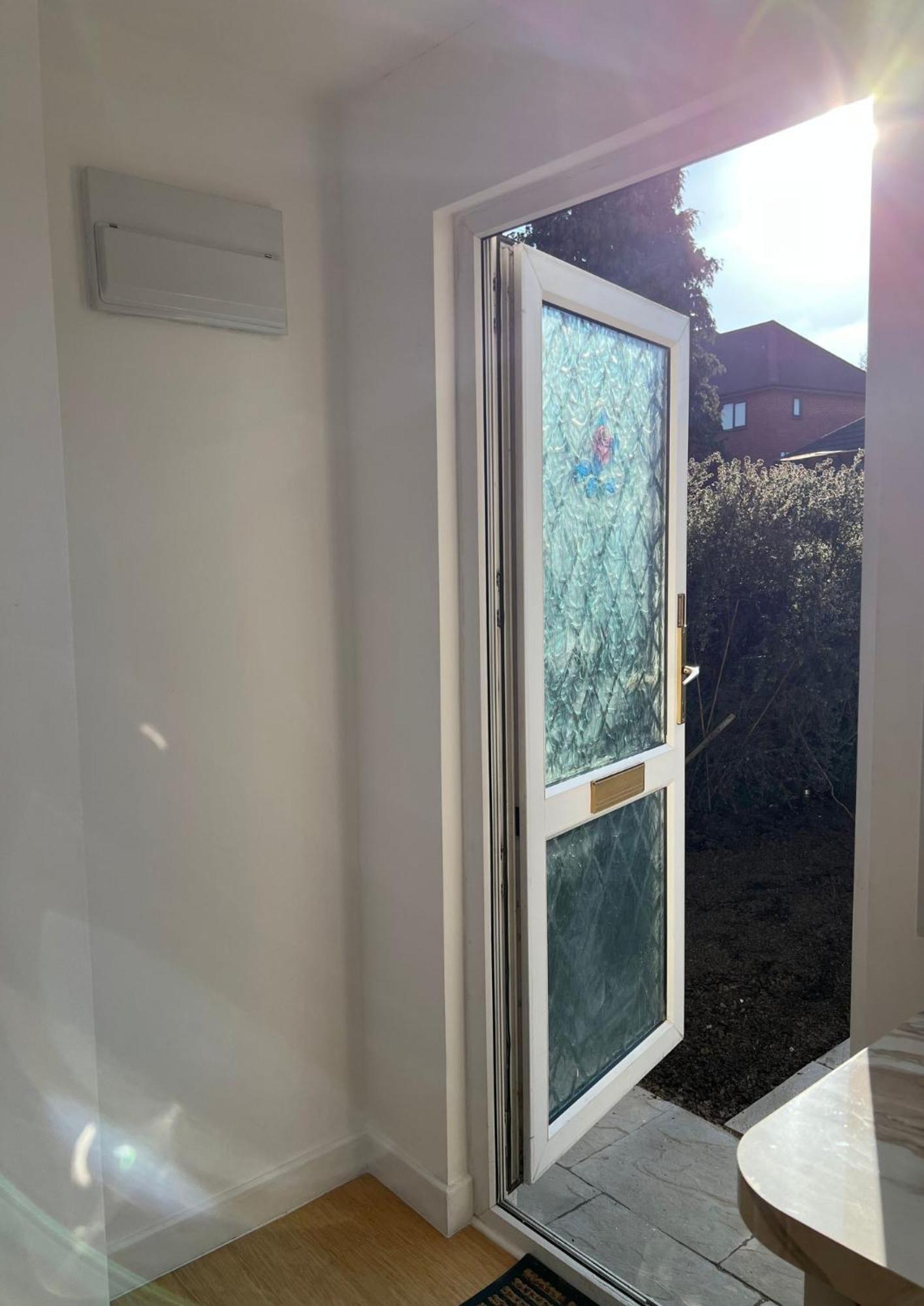 Modern Studio In Greenford, Free Wifi, Parking & Streaming Services Ealing Exterior photo
