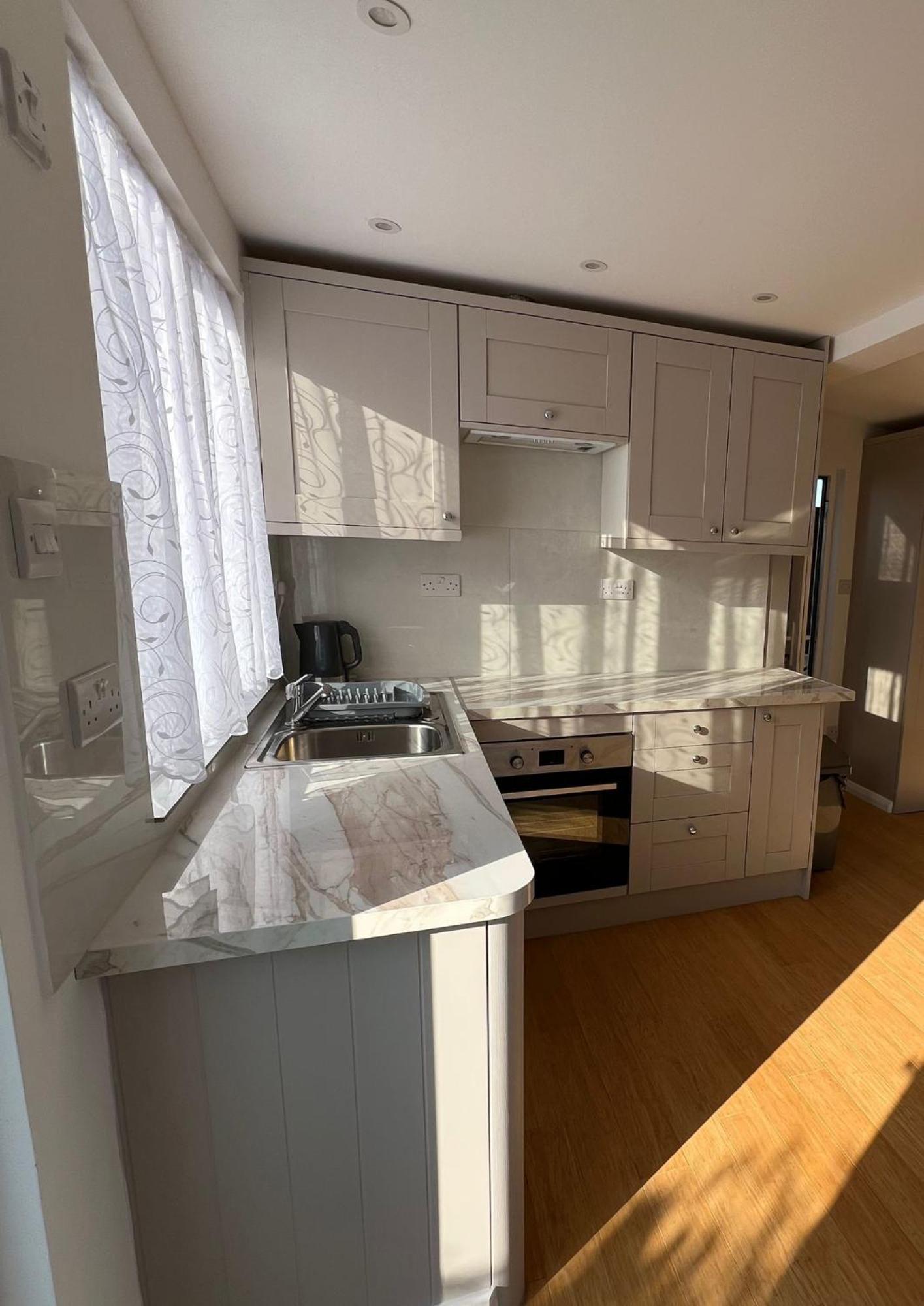 Modern Studio In Greenford, Free Wifi, Parking & Streaming Services Ealing Exterior photo