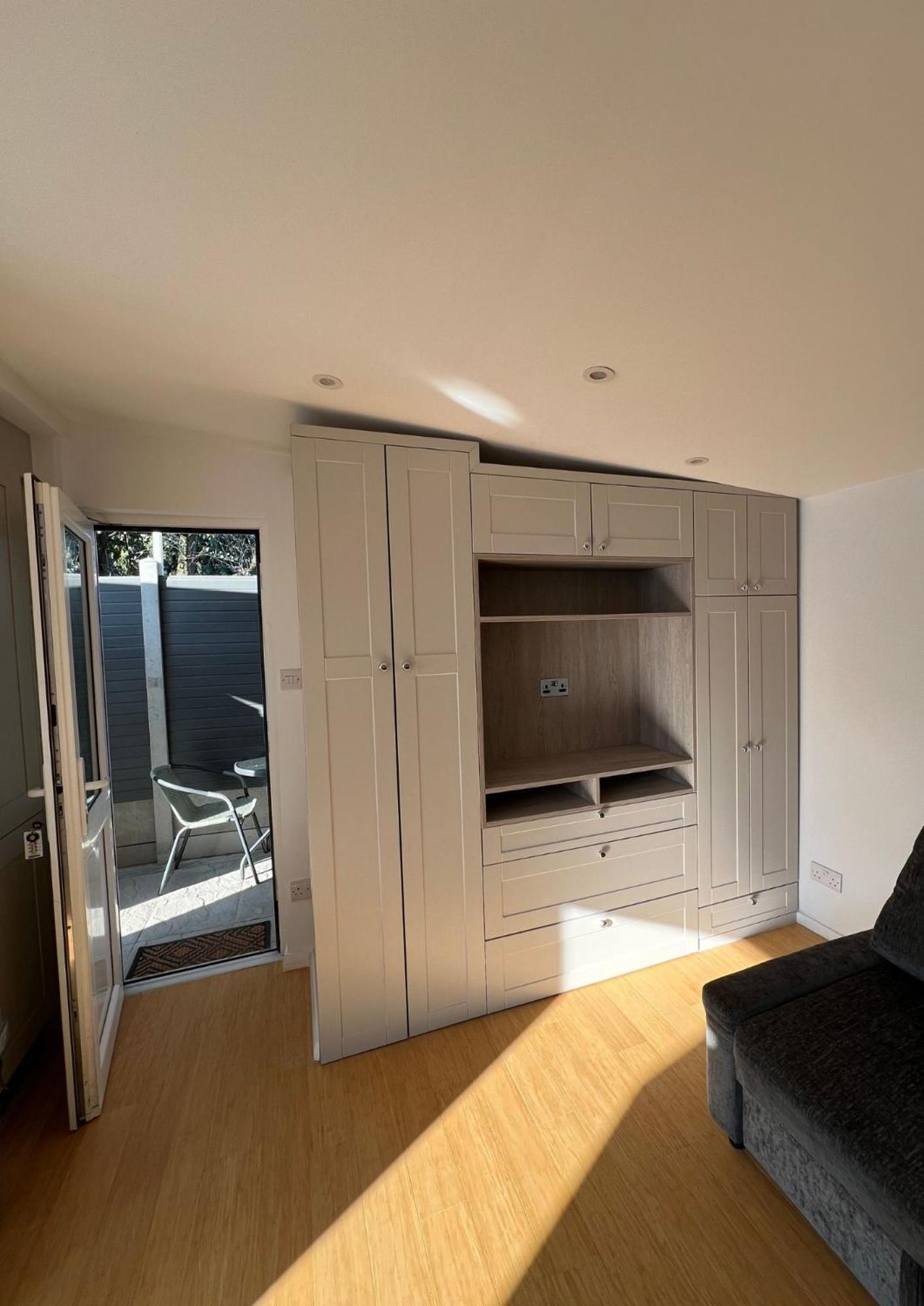 Modern Studio In Greenford, Free Wifi, Parking & Streaming Services Ealing Exterior photo