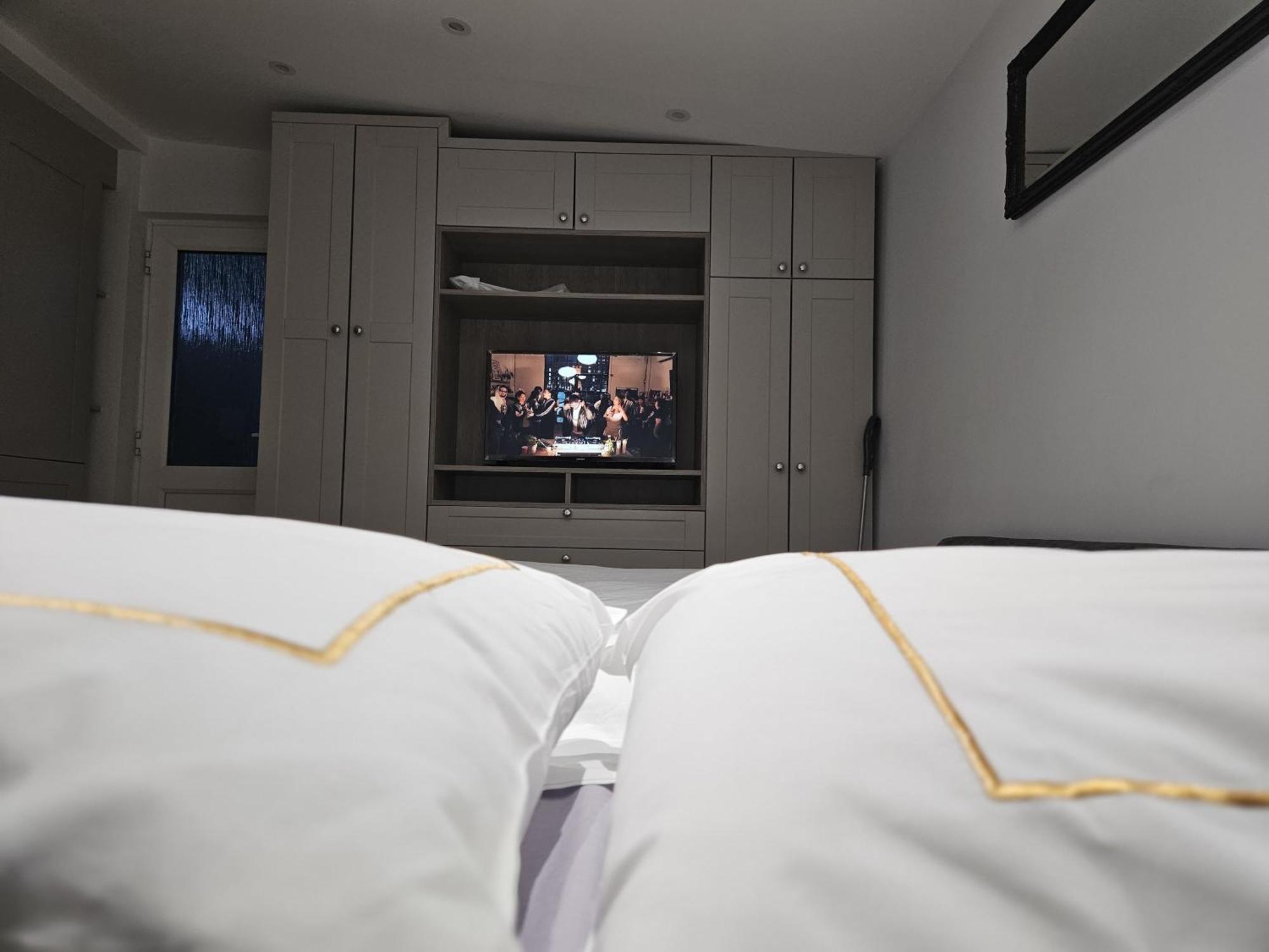 Modern Studio In Greenford, Free Wifi, Parking & Streaming Services Ealing Exterior photo
